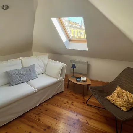 Bene 21 Apartment Split